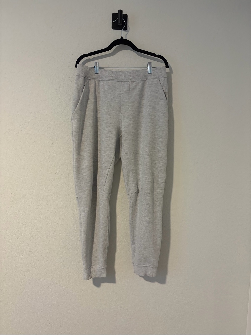 lululemon Men's Jogger Heather Gray Size M Zip Pocket Cuffed Sweatpants